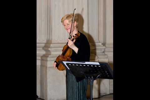 Isabelle-Fasut-with-Strad-violin,-1710-ex-H.-Vieuxtemps